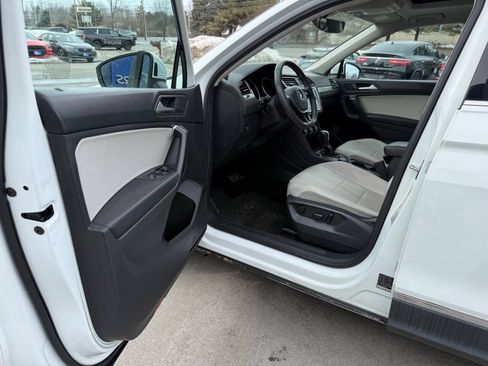 Used 2021 Volkswagen Tiguan SE w/ Panoramic Sunroof Package AWD/4WD image 14