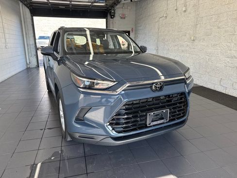 Certified 2025 Toyota Grand Highlander AWD image 2