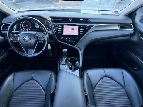 Used 2018 Toyota Camry SE w/ Accessory Appearance Package FWD image 8