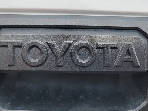 Used 2016 Toyota Tundra SR5 w/ SR5 Upgrade Package AWD/4WD image 21