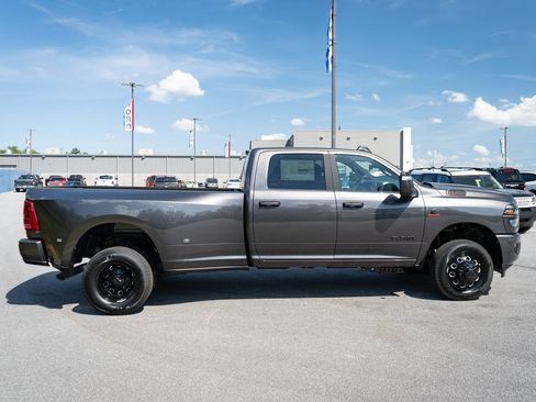 New 2026 RAM 3500 Big Horn AWD/4WD image 11