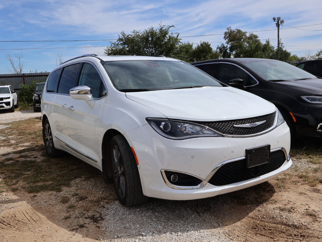 Used 2017 Chrysler Pacifica Limited w/ Advanced Safetytec Group FWD image 13