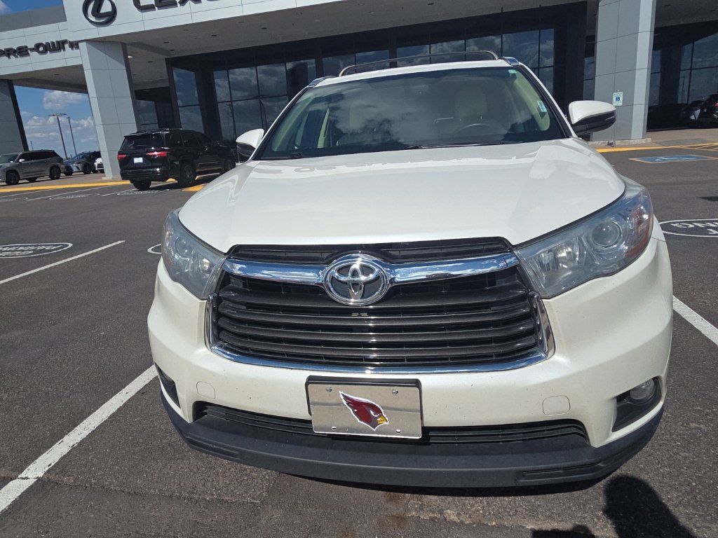 Used 2016 Toyota Highlander XLE AWD/4WD image 2