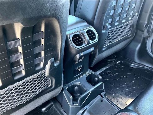 Used 2021 Jeep Wrangler Unlimited Rubicon AWD/4WD image 10