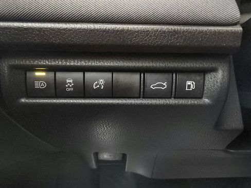 Used 2025 Toyota Camry LE AWD/4WD image 32