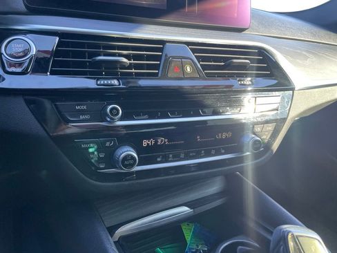 Used 2022 BMW 530i w/ Convenience Package image 18