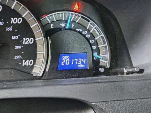 Used 2014 Toyota Camry SE FWD image 19