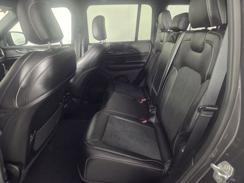 New 2025 Jeep Grand Cherokee Altitude image 19