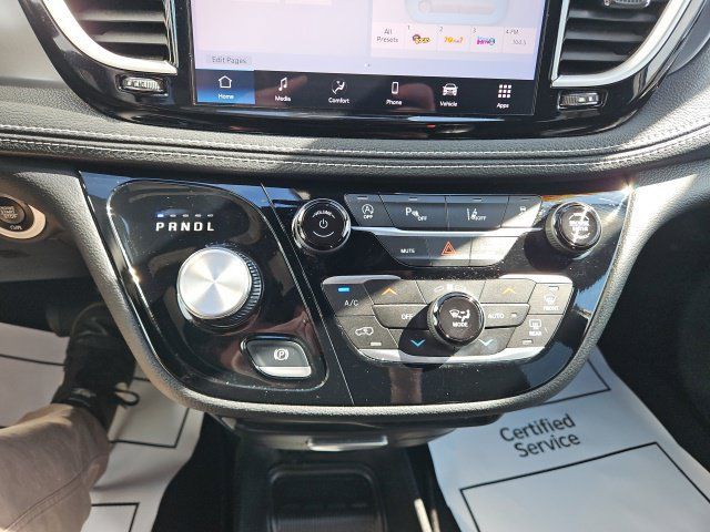 Used 2025 Chrysler Pacifica Select FWD image 23