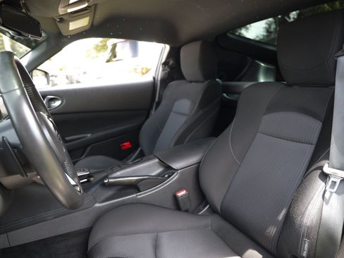 Used 2024 Nissan Z Sport w/ Floor Mat Package RWD image 11
