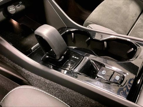 Certified 2023 Volvo XC40 B5 Plus w/ Climate Package AWD/4WD image 18