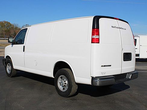 Used 2021 Chevrolet Express 2500 w/ Driver Convenience Package image 4