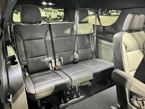 Used 2025 Chevrolet Suburban Premier AWD/4WD image 23