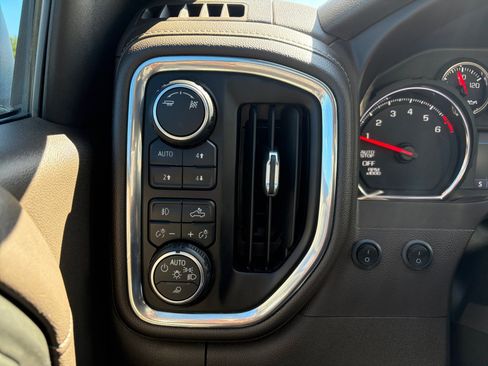 Used 2019 Chevrolet Silverado 1500 LT Trail Boss AWD/4WD image 24