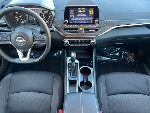 Used 2024 Nissan Altima 2.5 SV image 14