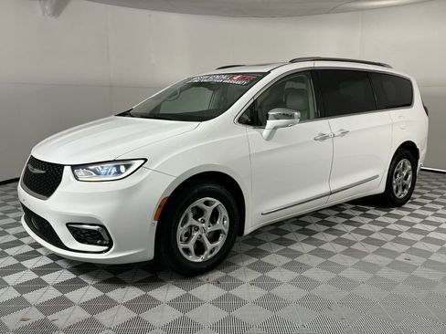 Used 2021 Chrysler Pacifica Limited w/ Premium & Safety Sphere Group AWD/4WD image 4