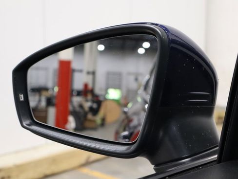 Used 2022 Volkswagen Tiguan SE image 32