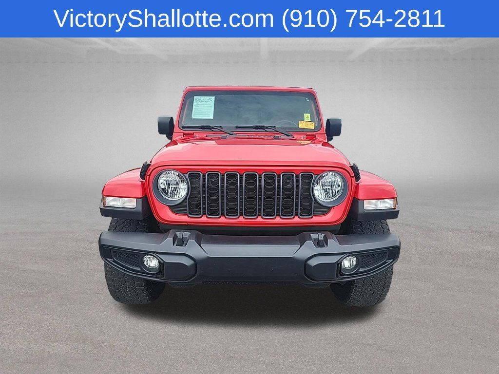 Used 2025 Jeep Gladiator Sport AWD/4WD image 3