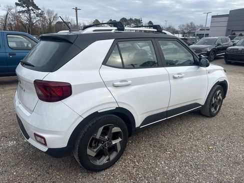 Used 2023 Hyundai Venue Limited image 10
