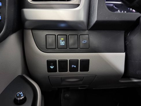 Used 2015 Toyota Highlander Limited FWD image 18