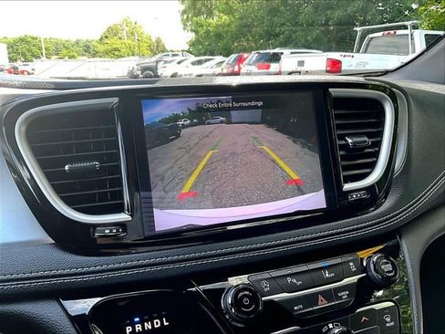 Used 2021 Chrysler Pacifica Touring-L w/ S Appearance Package FWD image 19