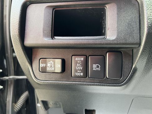 Used 2019 Toyota Tacoma TRD Sport AWD/4WD image 18