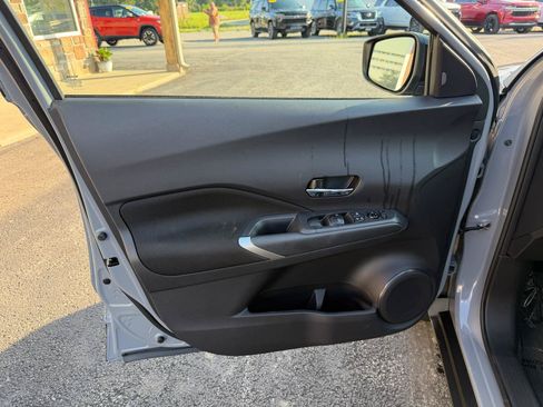 Used 2024 Nissan Kicks SV FWD image 12