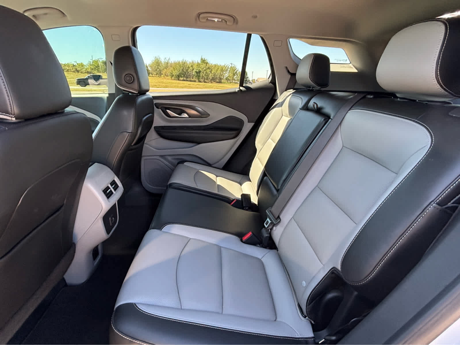Used 2022 GMC Terrain SLT w/ Infotainment Package II AWD/4WD image 15