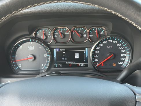Used 2020 Chevrolet Suburban LT AWD/4WD image 32
