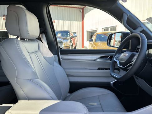 Certified 2025 Jeep Wagoneer 4WD image 11