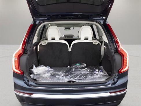 New 2025 Volvo XC90 B6 Plus w/ Protection Package Premier image 15