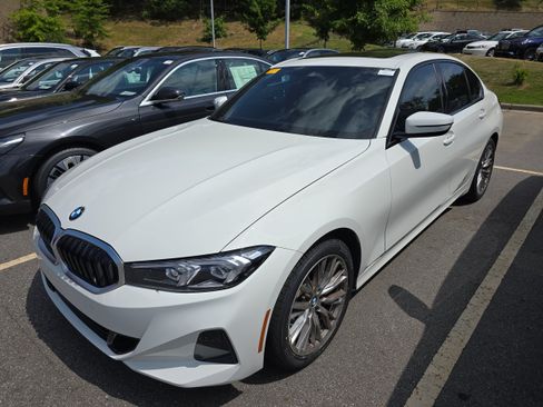 Certified 2023 BMW 330i Sedan w/ Convenience Package RWD image 4