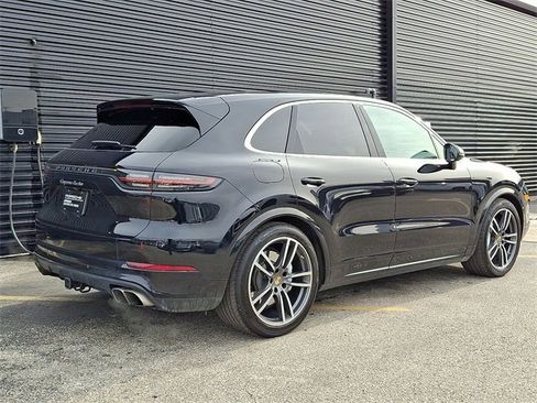 Used 2022 Porsche Cayenne Turbo image 7