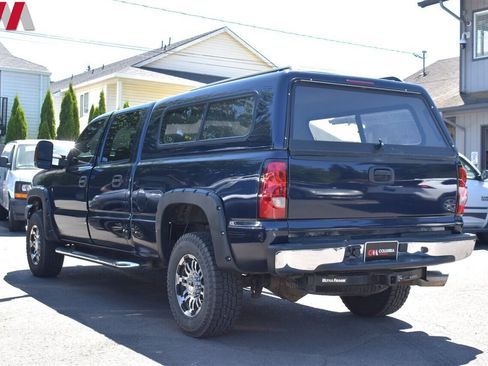 Used 2006 Chevrolet Silverado 2500 LT w/ Heavy-Duty Power Package image 2