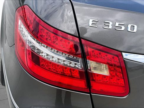 Used 2013 Mercedes-Benz E 350 Sedan image 24