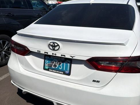 Used 2021 Toyota Camry SE FWD image 5