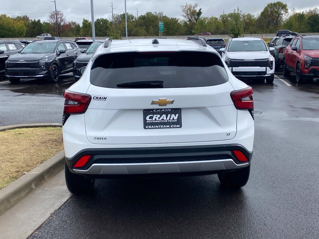Used 2025 Chevrolet Trax LT FWD image 6