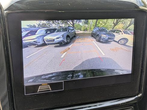 Used 2021 Chevrolet Traverse LT image 22