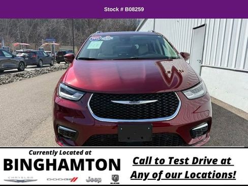 Used 2021 Chrysler Pacifica Touring-L w/ Premium & Safety Sphere Group image 4