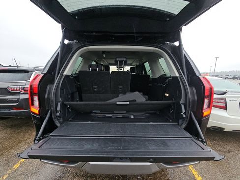 Used 2025 Ford Expedition Platinum image 24