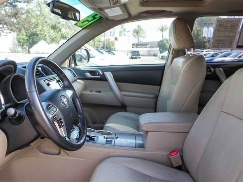 Used 2013 Toyota Highlander SE image 22
