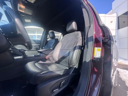 Used 2018 Ford Explorer XLT w/ Equipment Group 202A image 11