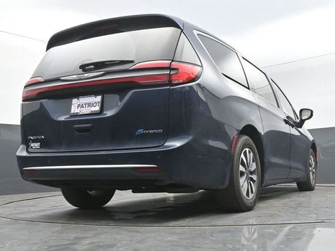 Used 2024 Chrysler Pacifica Select image 41