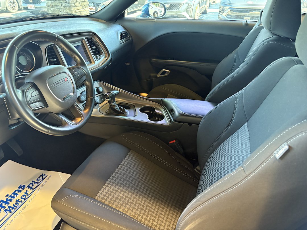 Used 2023 Dodge Challenger SXT RWD image 2