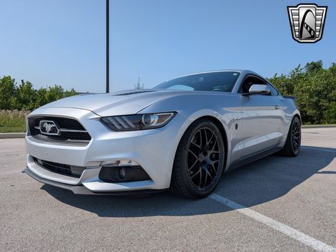 Used 2015 Ford Mustang GT Premium w/ Equipment Group 401A image 27