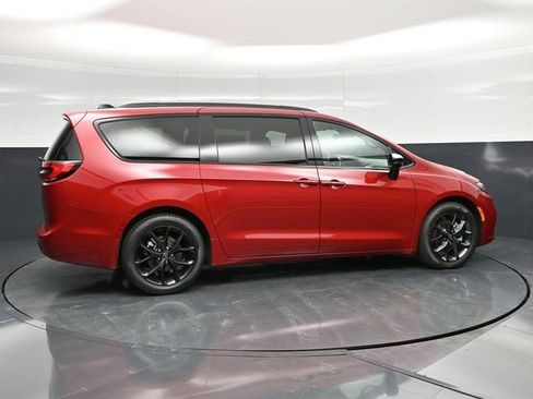 New 2026 Chrysler Pacifica Limited FWD image 13