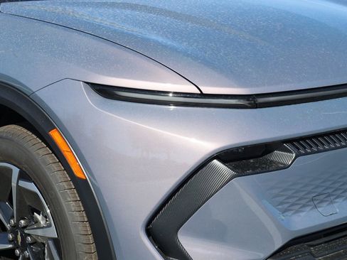 New 2026 Chevrolet Equinox EV LT image 3