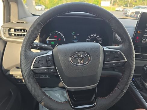 Used 2021 Toyota Sienna XSE FWD image 20