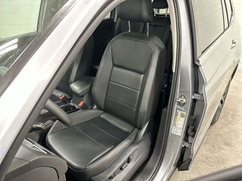 Used 2021 Volkswagen Tiguan SE image 15