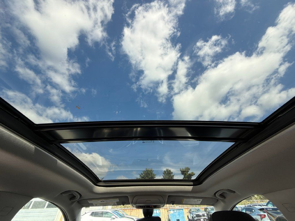 Used 2021 Chevrolet Equinox LT AWD/4WD image 22
